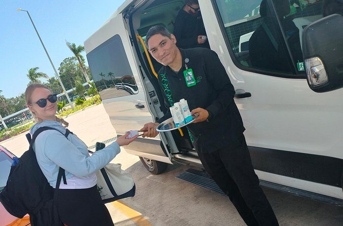 Tulum Airport Transportation to your destiny in Private Minibus - Flight Delays: When the Pickup Plan Actually Holds Up