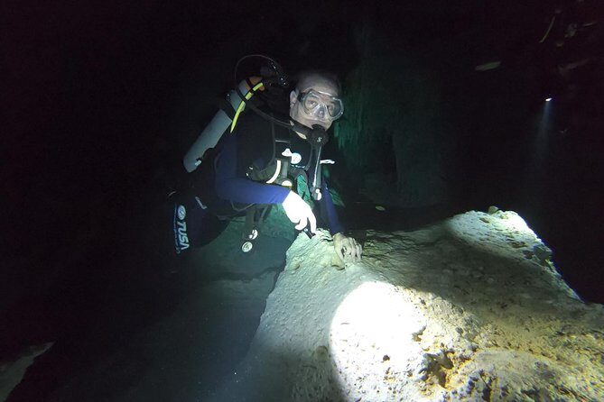 Tulum cenote diving. The ultimate experience in scuba - Bat Cave: stalactites and that closed-in sensation