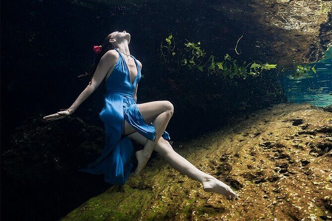 Underwater Photo Shoot Experience in Cenote - Outfits, light fabrics, and matching your theme